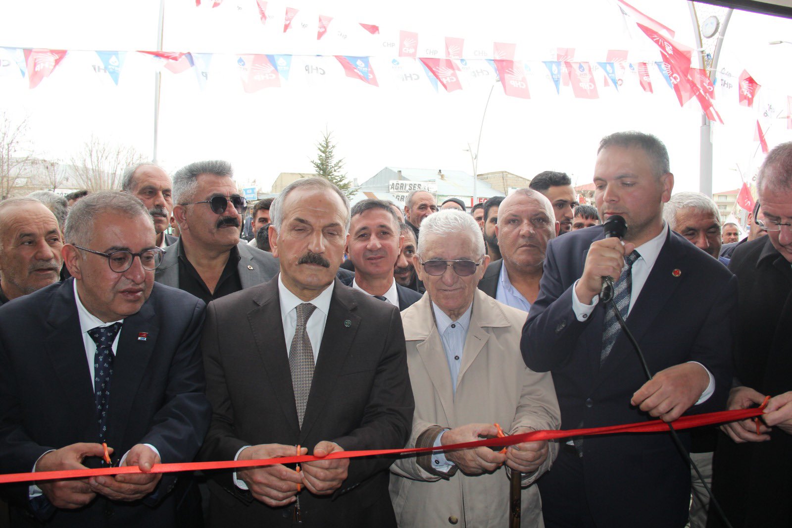 Millet İttifakı Çatak ve Çaldıran’da seçim bürosu açtı
