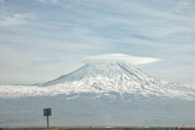 Ağrı Dağı şapkasını taktı 