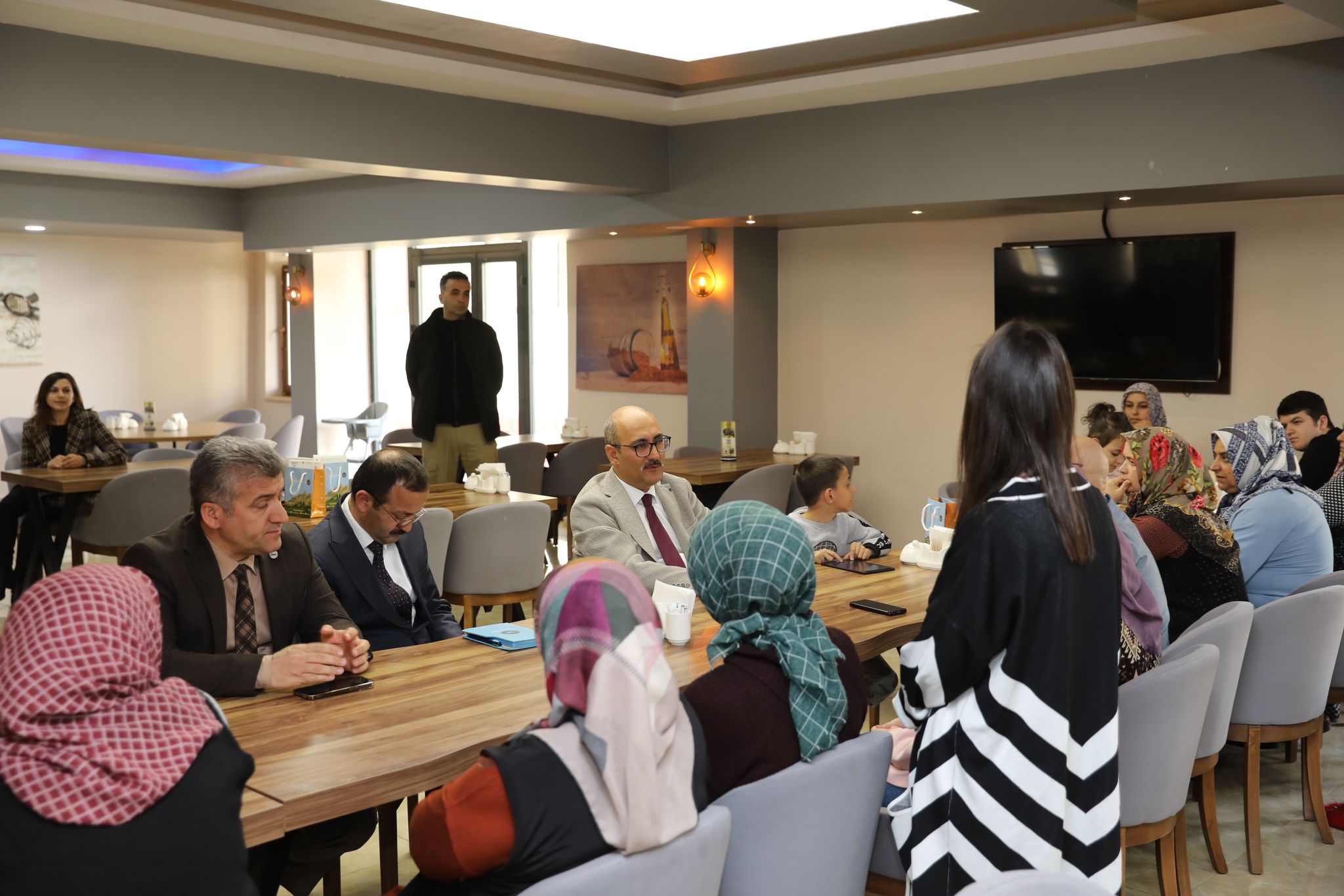 Kaymakam Aydın'dan, depremzedelere moral ziyareti 