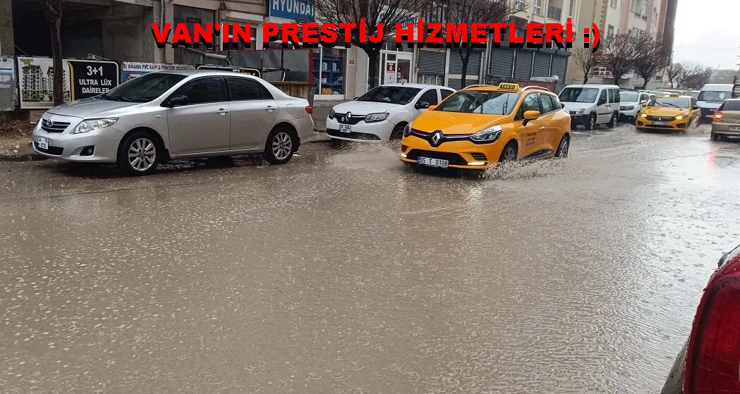 Van’da müjde yağarken caddeler sele teslim