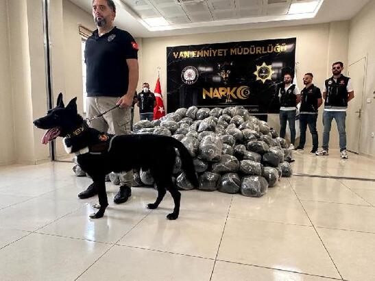 Van'da 7 aylık uyuşturucu  karnesi: 3.5 ton uyuşturucu ele geçirildi