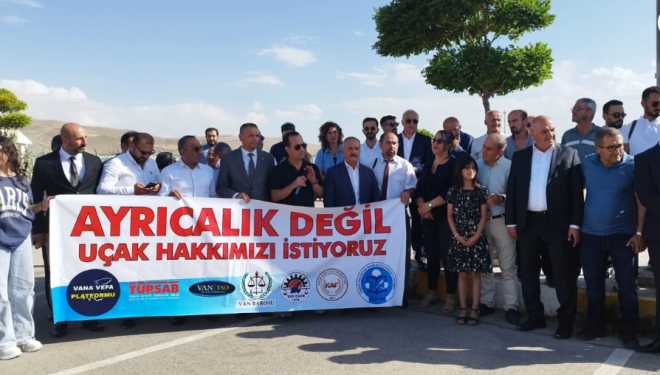 Van'da 'Uçamıyorsak bir sebebi var' eylemi 