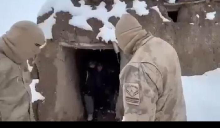 Van'da göçmen operasyonu; metruk evde 68 göçmen yakalandı  