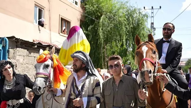 Atlı aşiret düğünü 