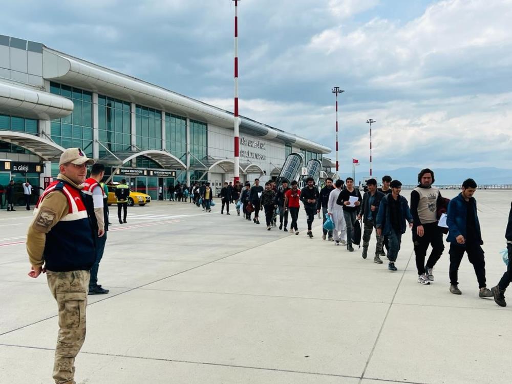 136 Afganlı göçmen geri gönderildi 