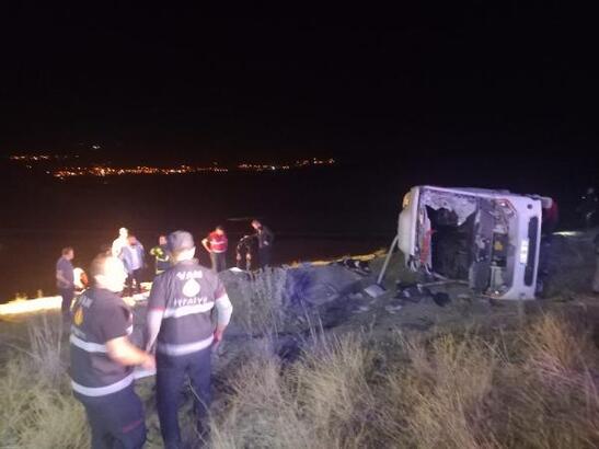 Van'da göçmenleri taşıyan araç takla attı: 5 ölü, 21 yaralı