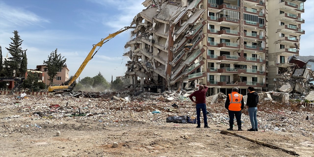 Hatay'ı önce deprem, şimdi de yıkım firmaları vuruyor