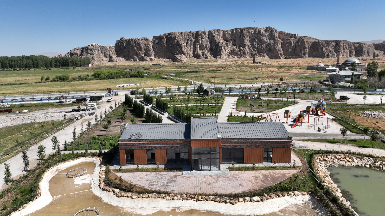 Hüsrev Paşa Parkında hummalı çalışma 
