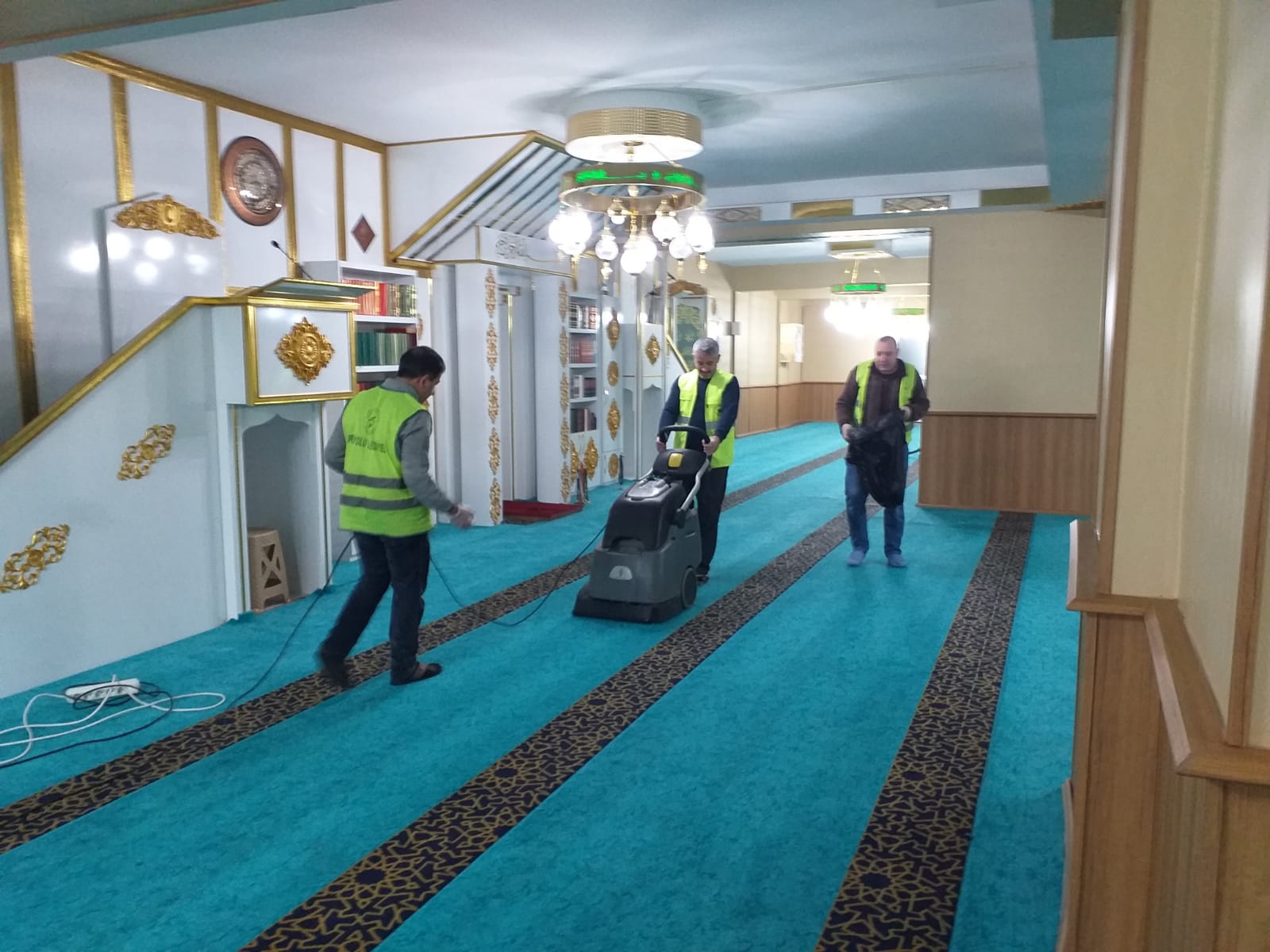 Belediye Ekipleri İbadethaneleri temizliyor