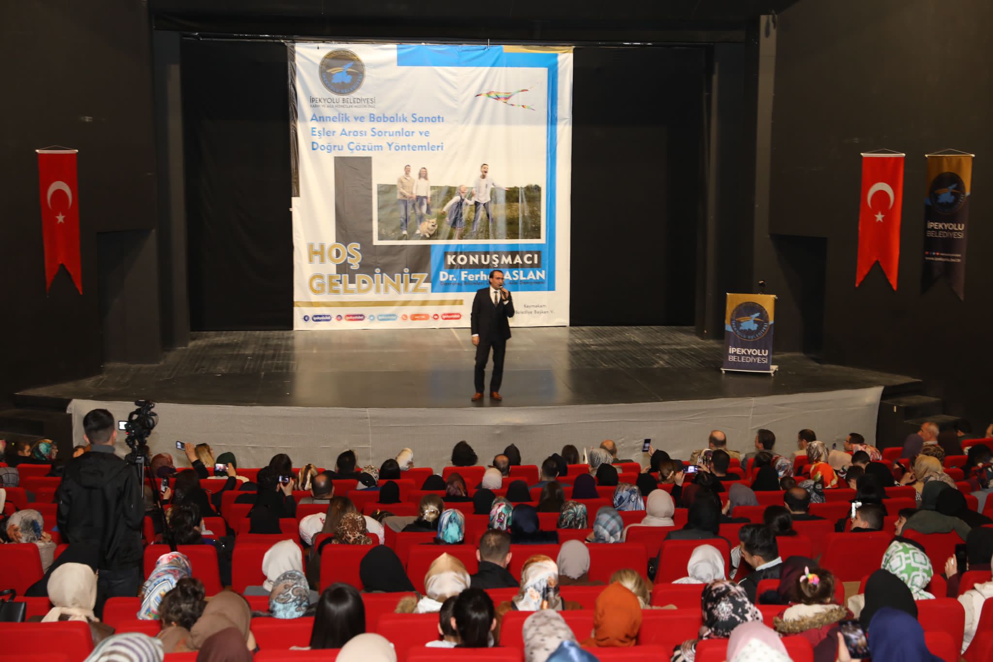 İpekyolu Belediyesinden aile bilinci konferansa yoğun ilgi  