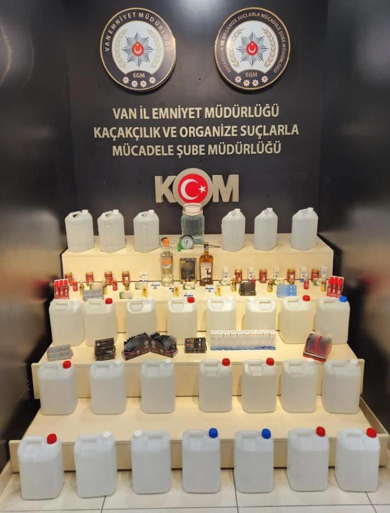 Van’da çeşitli suçlardan  aranan 12 kişi  tutuklandı