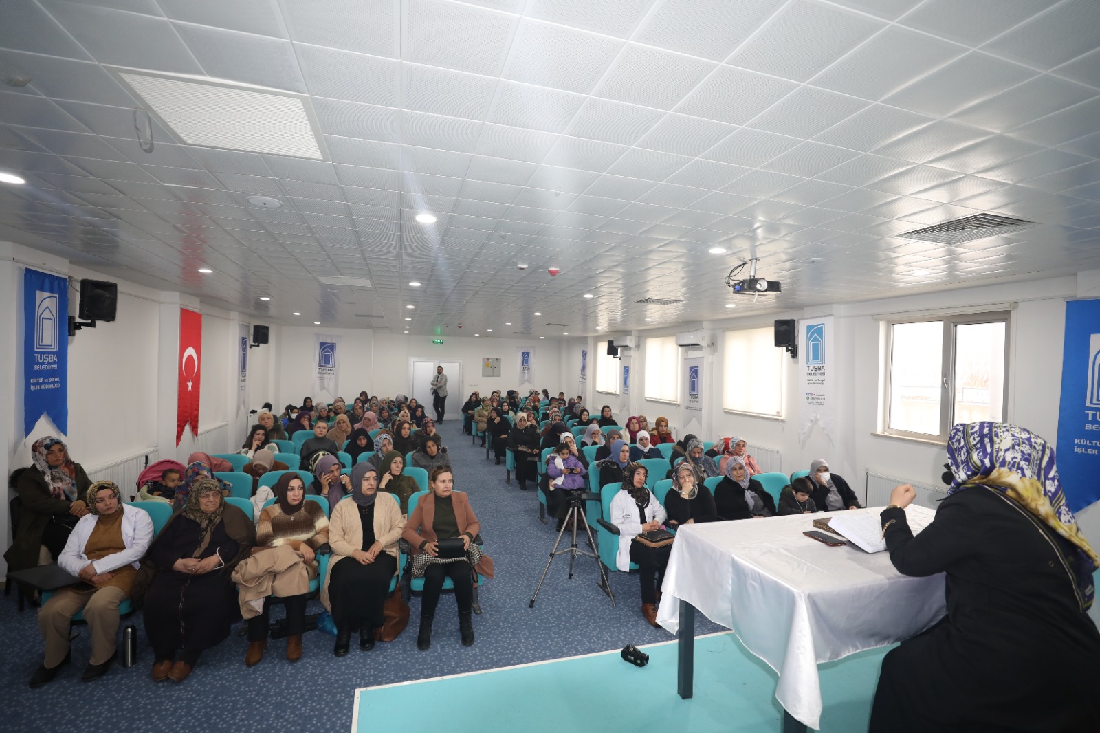 Tuşba Belediyesi’nden Anlamlı Girişim: Kadınlar İçin Regaip Kandili Programı