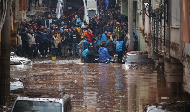Deprem bölgesindeki sel felaketinde can kaybı 18'e yükseldi