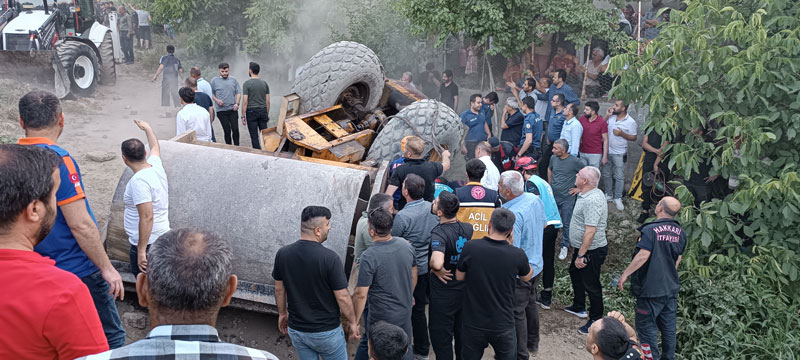 Hakkari'de çocuk silindirin altında kaldı