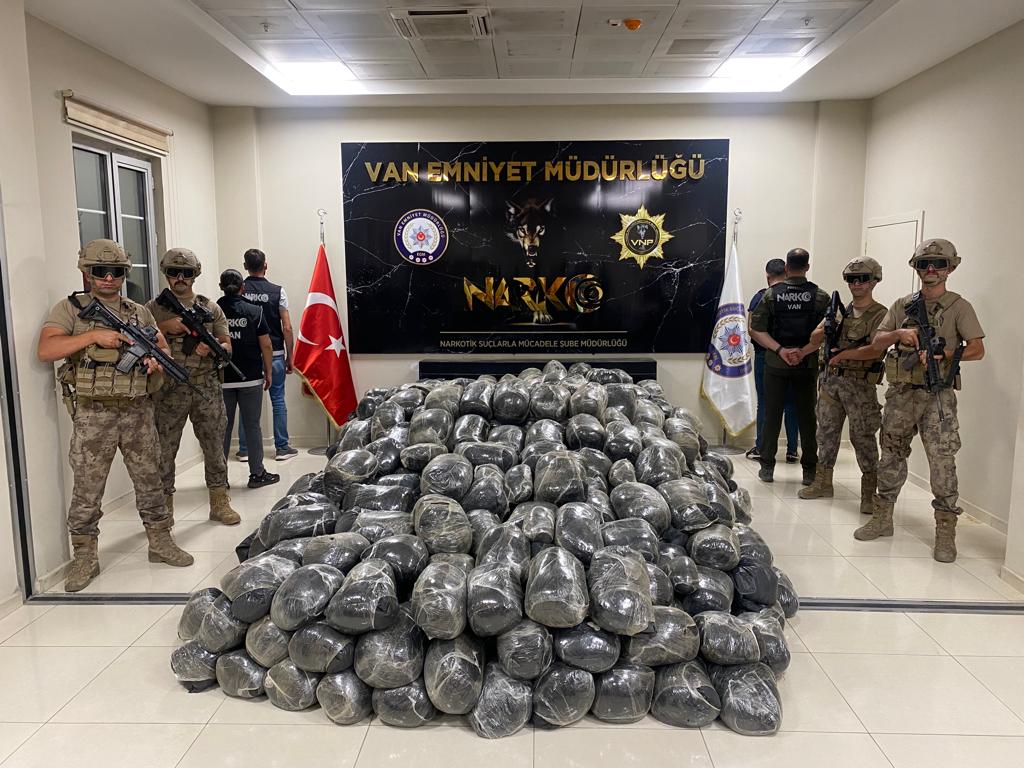 Van’da 2 ton toz esrar ele geçirildi