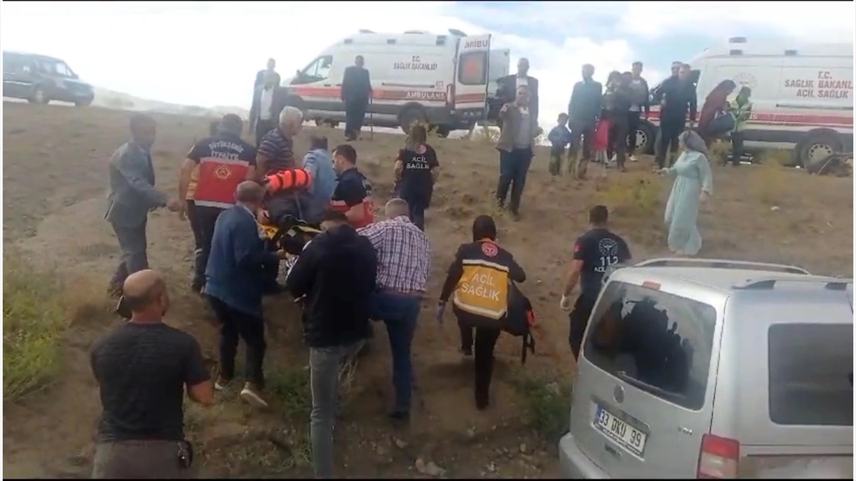 Van’da iki ayrı kazada, 1 ölü, 16 yaralı