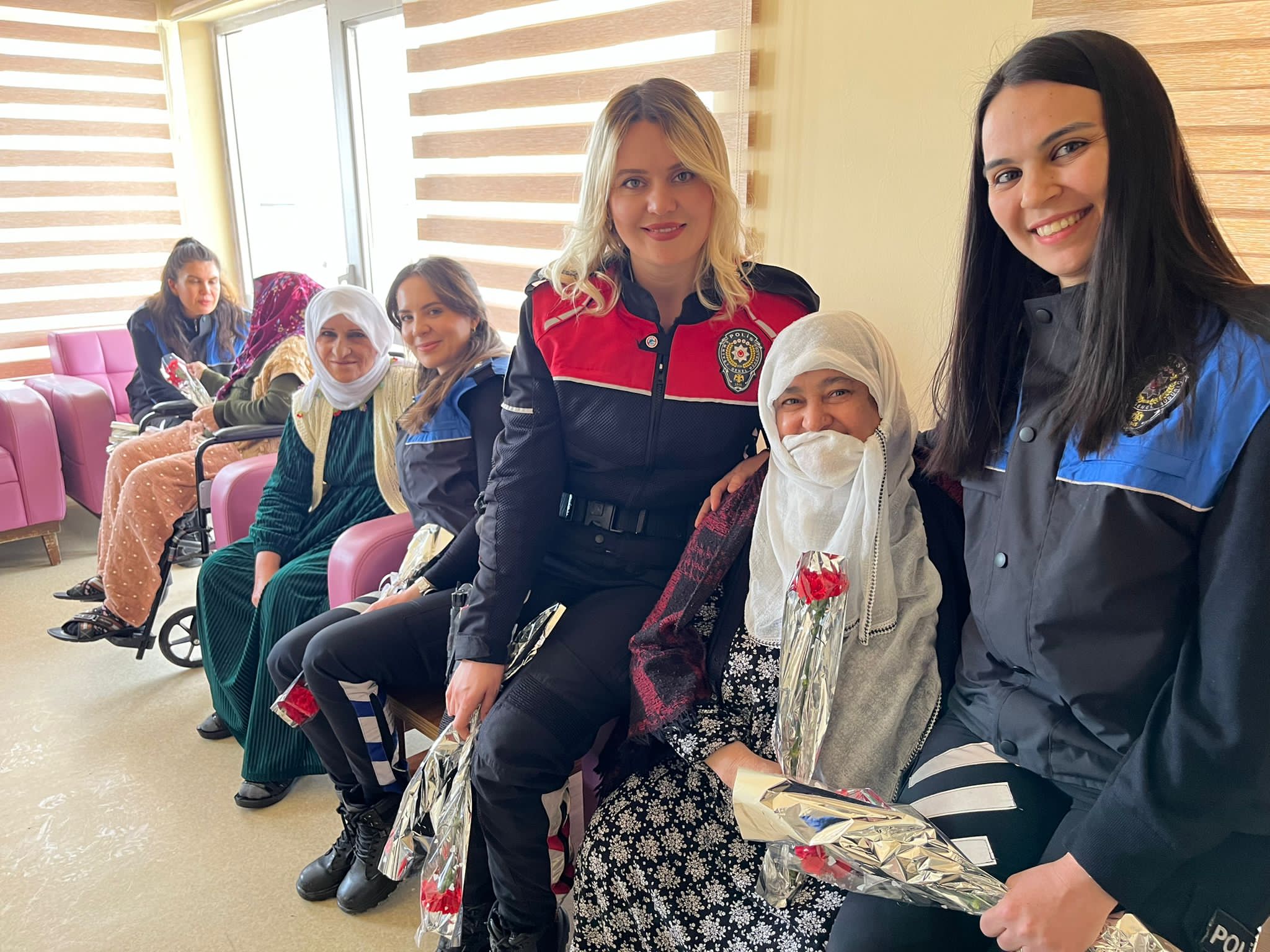 Van Polisi yaşlıları unutmadı