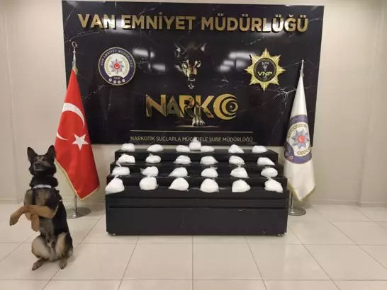 Van'da otomobilde 25 kilo metamfetamin ele geçirildi