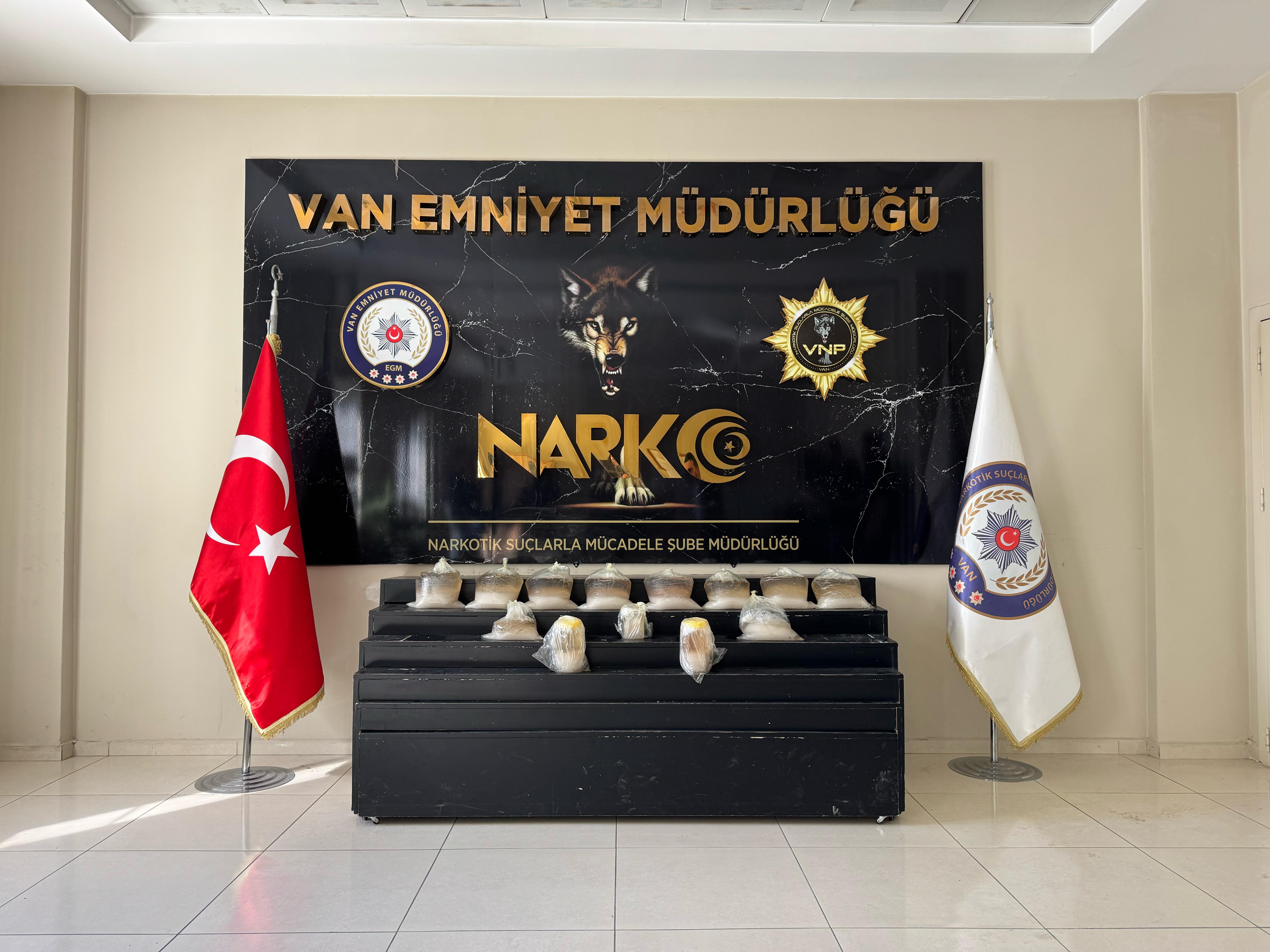 Van’da 36 Kilo 300 Gram Likit Metamfetamin Ele Geçirildi