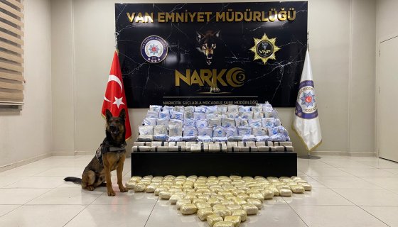 Van'da et poşetlerin içerinde uyuşturucu kaçakçılığı 